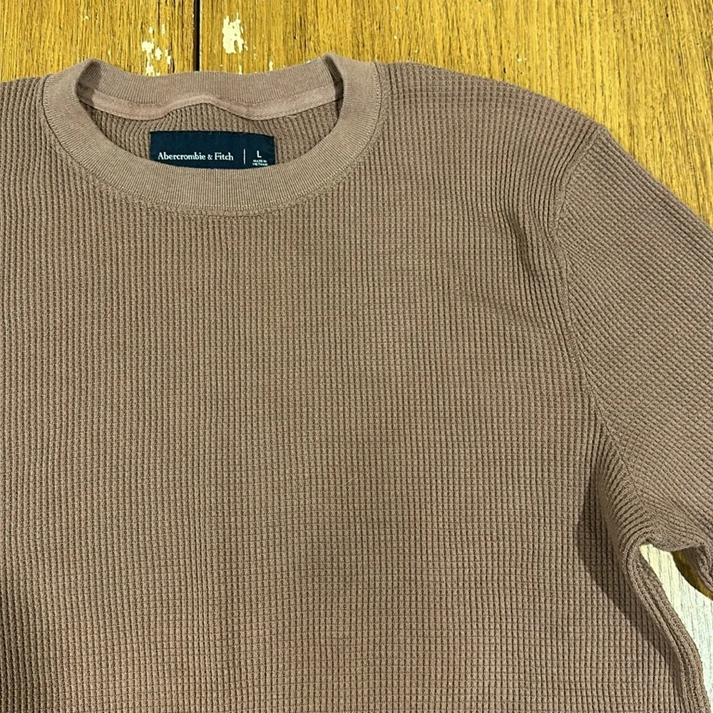 ABERCROMBIE AND FITCH Men’s Waffle Curve Long Sleeve - Picture 2 of 5